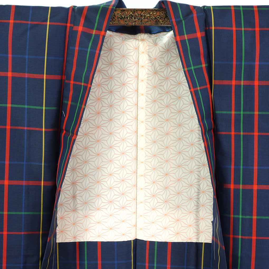 紬アンサンブル リサイクル着物 羽織(コート）丈80cm 身丈152cm 裄63cm 前幅23cm 後幅28cm 袖丈49cm 袖幅33cm レディース 袷 格子 裄Mサイズ 秋冬春用 正絹（シルク）ネイビー 未使用品 リメイク リユース【ランクS】