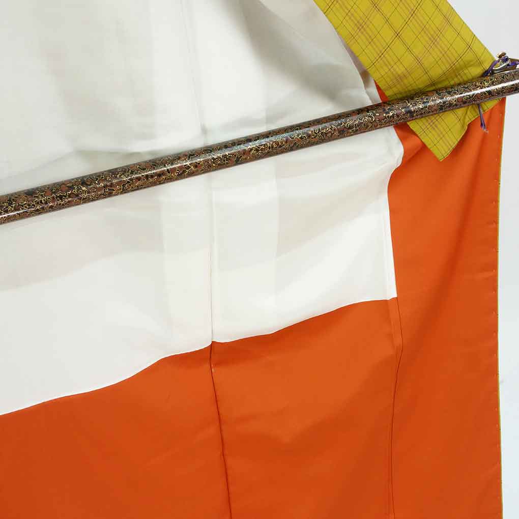紬 リサイクル着物 身丈160cm 裄63cm 前幅23cm 後幅29cm 袖丈49cm 袖幅32cm レディース 袷 格子 裄Mサイズ 秋冬春用 正絹(シルク)イエロー 未使用品 リメイク リユース【ランクS】