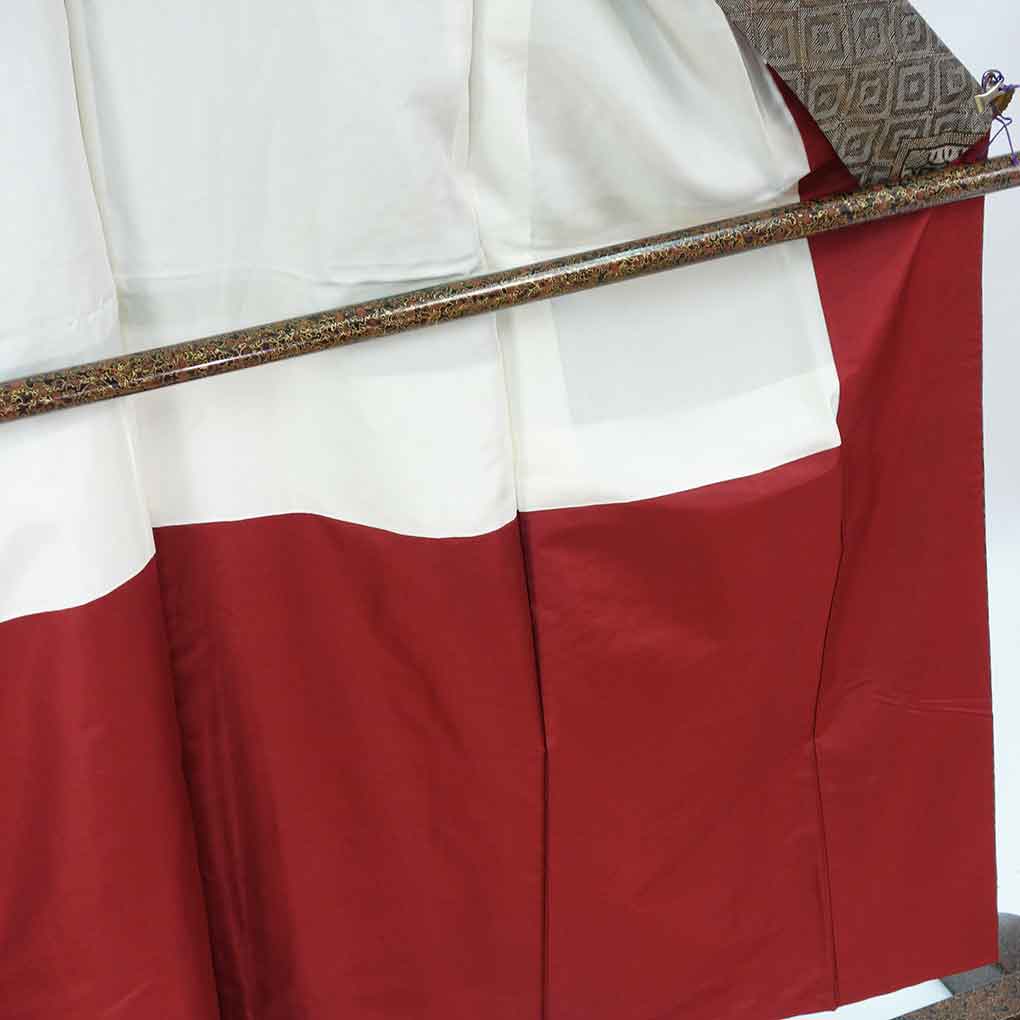 紬 リサイクル着物 身丈155cm 裄65cm 前幅26cm 後幅30cm 袖丈47cm 袖幅33cm レディース 袷 連続模様 裄Mサイズ 秋冬春用 正絹(シルク)ブラウン 美品 リメイク リユース【ランクA】