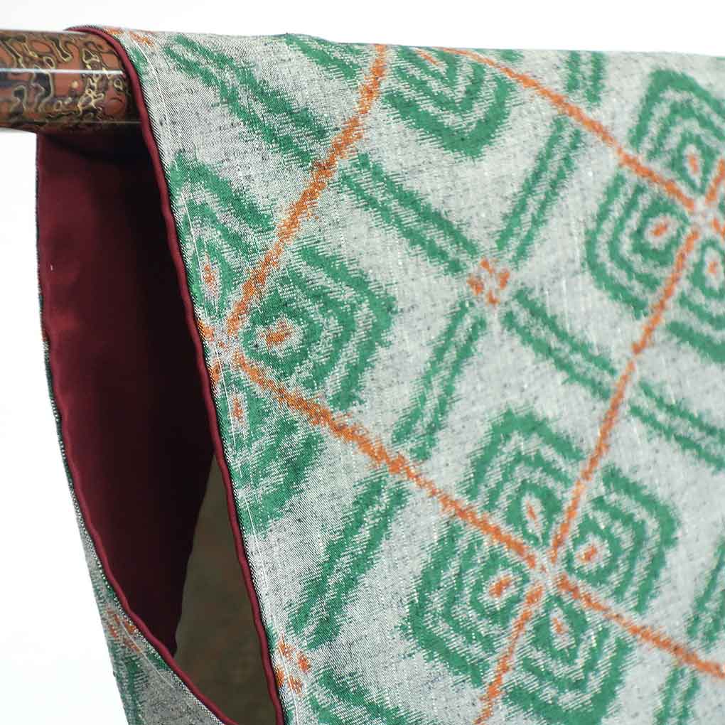 リサイクル 紬 グレー地 先染 正絹 着物 未使用品 レディース 秋冬春用 シルク グレー 裄SSサイズ身丈146cm 裄60cm 前幅22.5cm 後幅28cm 袖丈49cm【ランクS】