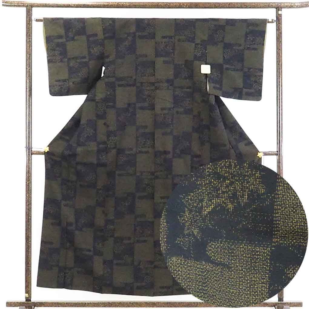 【在庫処分】リサイクル着物 紬正絹黒地先染袷真綿紬着物 レディース 秋冬春用 シルク100% ブラック 裄Sサイズ身丈158cm 裄62cm 前幅22.5cm 後幅28.5cm 袖丈47cm【ランクB】