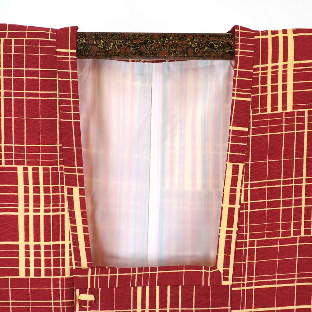 リサイクル着物 道行コート 赤地 連続模様 袷 ポリエステル レディース 秋冬春用 ポリエステル レッド 裄Mサイズ リユース身丈85cm 裄64cm 袖丈48cm【ランクS】