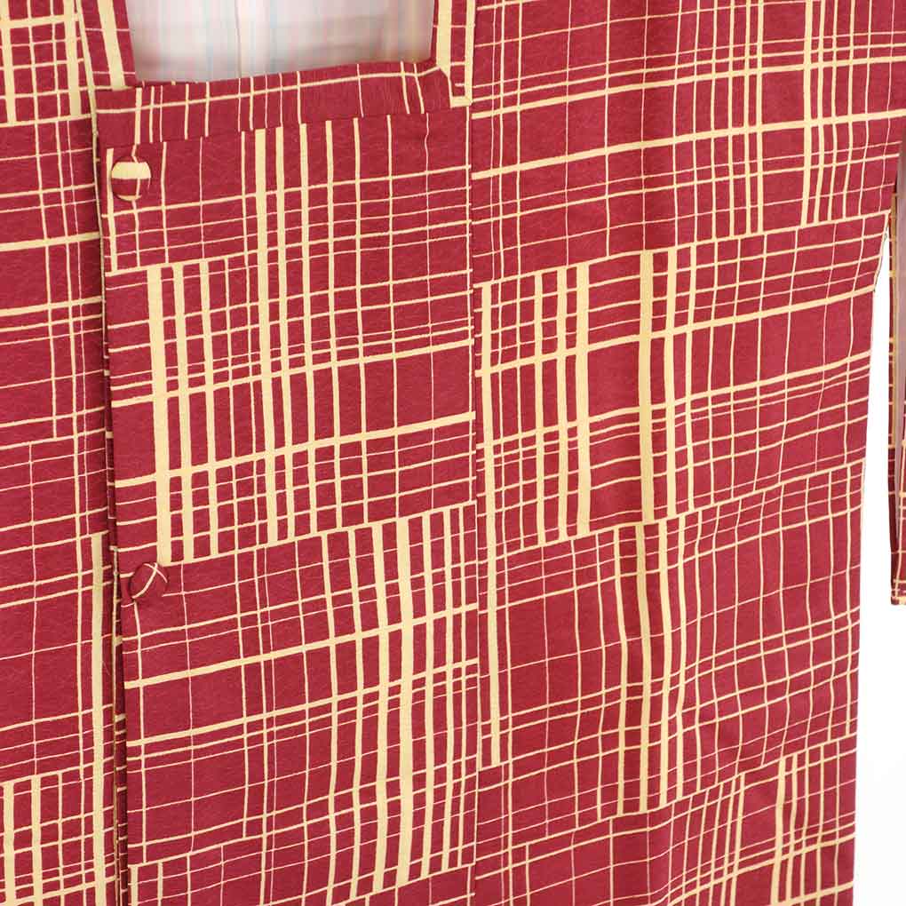 リサイクル着物 道行コート 赤地 連続模様 袷 ポリエステル レディース 秋冬春用 ポリエステル レッド 裄Mサイズ リユース身丈85cm 裄64cm 袖丈48cm【ランクS】