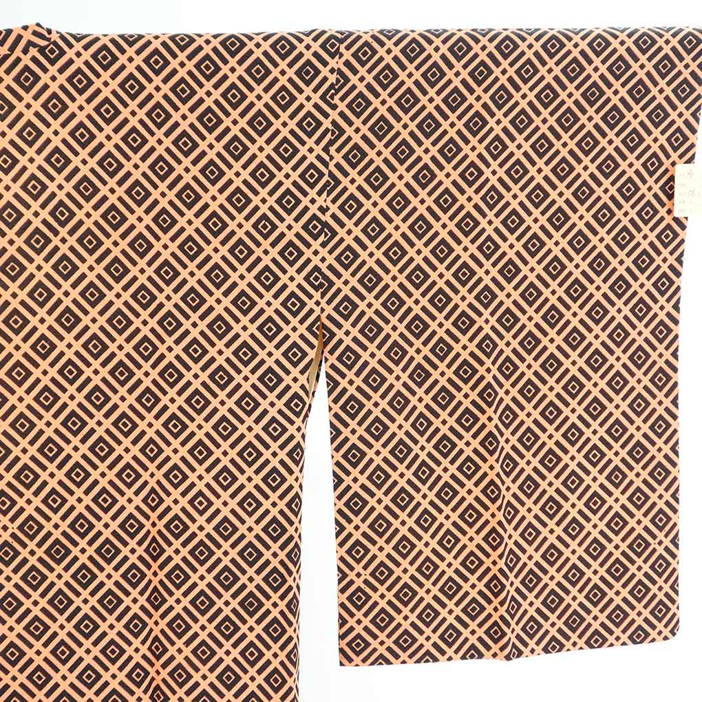 コート リサイクル着物 コート丈90cm 裄64cm 袖丈56cm 袖幅33cm レディース 袷 連続模様 裄Mサイズ 秋冬春用 正絹（シルク）オレンジ 美品 リメイク リユース【ランクA】