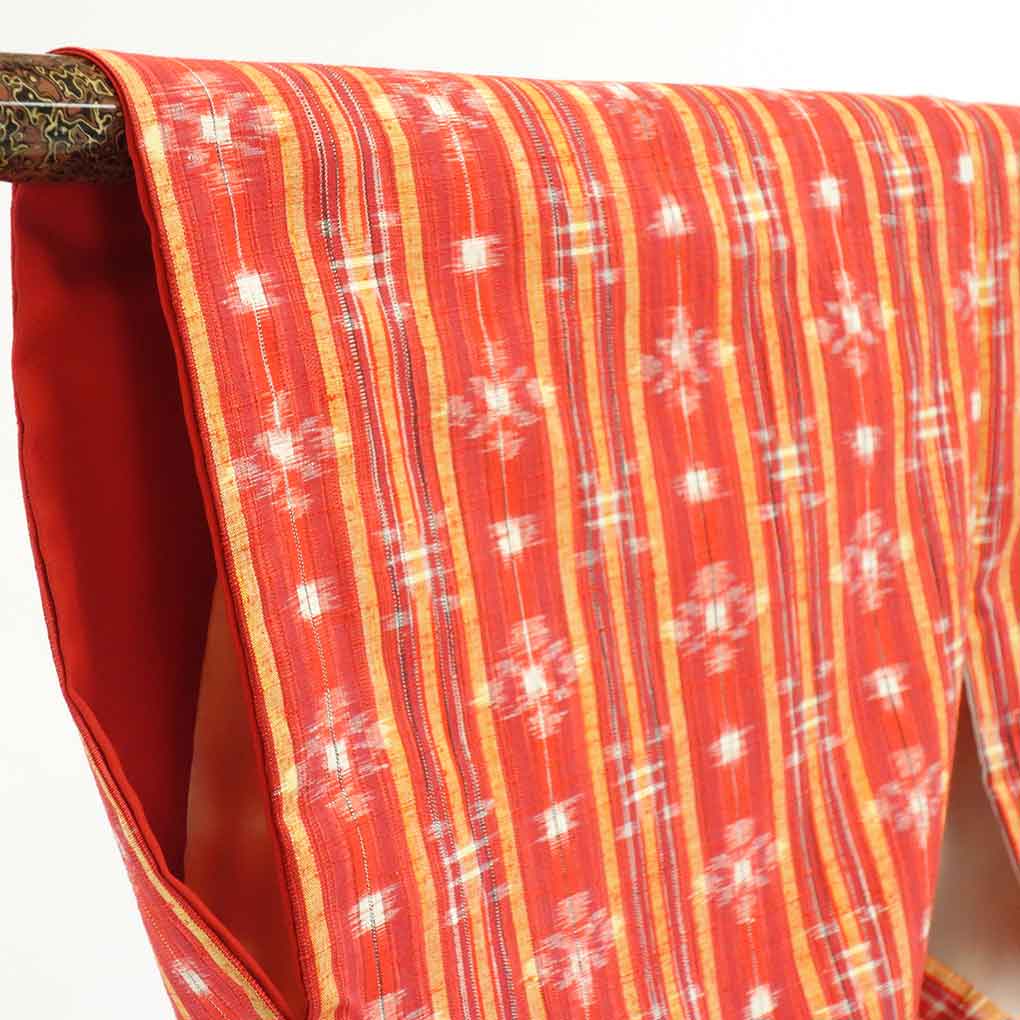 【在庫処分】リサイクル着物 紬正絹朱赤地縦縞袷紬着物レディース【裄SSサイズ】身丈150cm 裄60cm 前幅24cm 後幅28cm 袖丈45cm【ランクA】