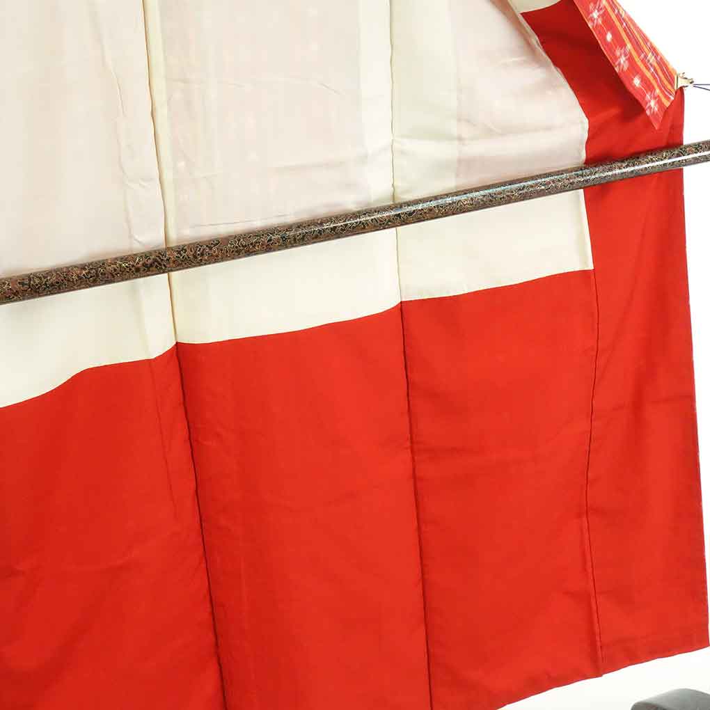 【在庫処分】リサイクル着物 紬正絹朱赤地縦縞袷紬着物レディース【裄SSサイズ】身丈150cm 裄60cm 前幅24cm 後幅28cm 袖丈45cm【ランクA】