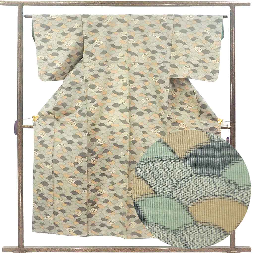紬 リサイクル着物 身丈154cm 裄63cm 前幅23cm 後幅30cm 袖丈49cm 袖幅32cm レディース 袷 青海波 裄Mサイズ 秋冬春用 正絹（シルク）グレー 美品 リメイク リユース【ランクA】