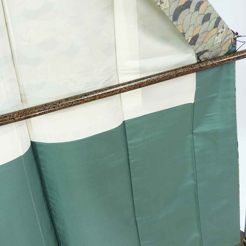 紬 リサイクル着物 身丈154cm 裄63cm 前幅23cm 後幅30cm 袖丈49cm 袖幅32cm レディース 袷 青海波 裄Mサイズ 秋冬春用 正絹（シルク）グレー 美品 リメイク リユース【ランクA】