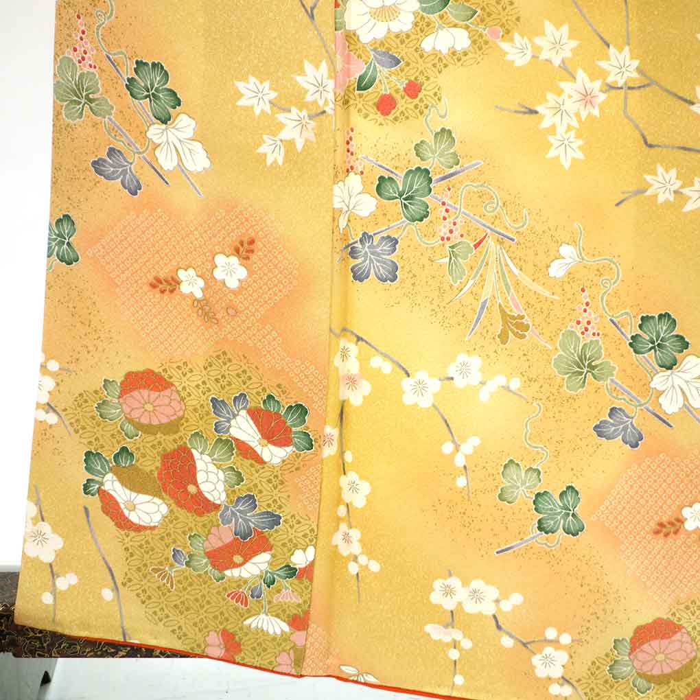 小紋 リサイクル着物 身丈163cm 裄64cm 前幅24cm 後幅28.5cm 袖丈49cm 袖幅32.5cm レディース 袷 花柄 裄Mサイズ 秋冬春用 正絹（シルク）イエロー 美品 リメイク リユース【ランクA】