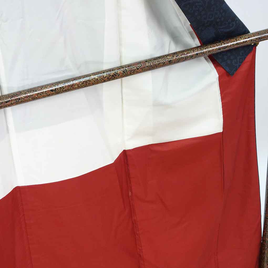 紬 リサイクル着物 身丈159cm 裄63cm 前幅25cm 後幅30cm 袖丈49cm 袖幅32.5cm レディース 袷 連続模様 裄Mサイズ 秋冬春用 正絹（シルク）ネイビー やや難 大島紬 リメイク リユース【ランクB】