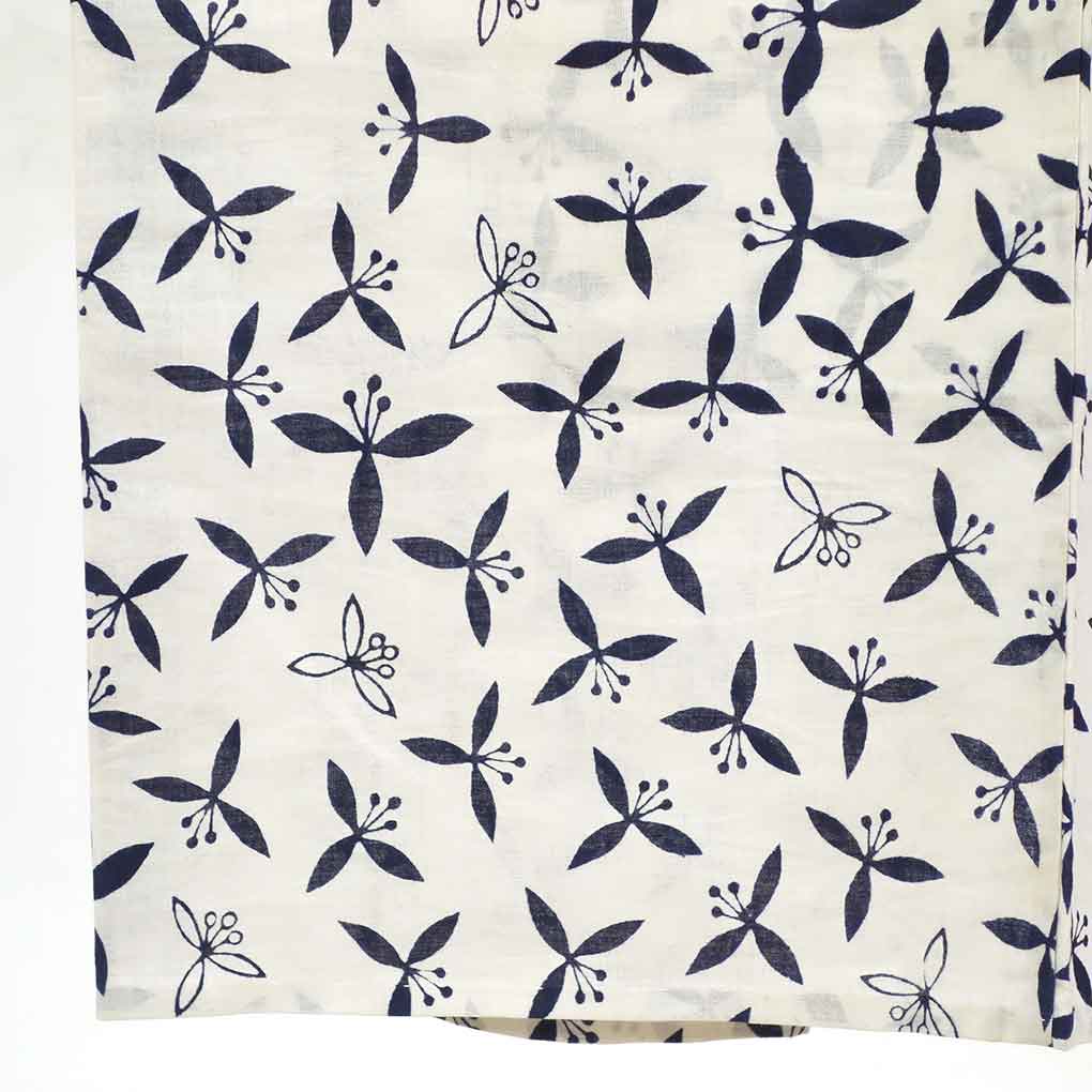 リサイクル 女児着物  女児用 花柄 裄Sサイズ 夏用 木綿 白地 やや難 リサイクル リメイク リユース【ランクB】