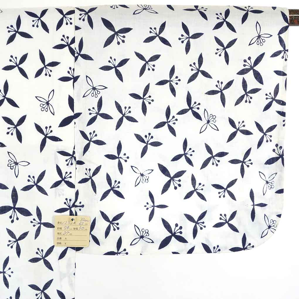 リサイクル 女児着物  女児用 花柄 裄Sサイズ 夏用 木綿 白地 やや難 リサイクル リメイク リユース【ランクB】