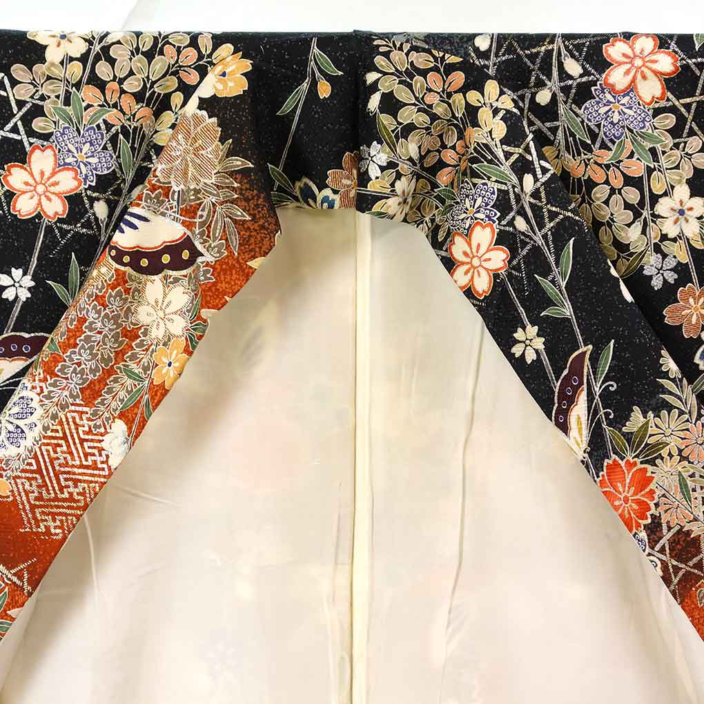 振袖 リサイクル着物 身丈164cm 裄66cm 前幅25cm 後幅30cm 袖丈107cm 袖幅34cm レディース 袷 四季の花柄 裄長 裄M-Lサイズ 秋冬春用 正絹（シルク）ブラック トールサイズ 美品 リメイク リユース【ランクA】