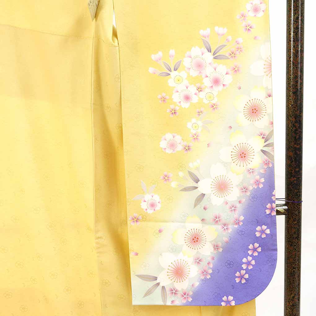 振袖 リサイクル着物 身丈153cm 裄66cm 前幅23cm 後幅30cm 袖丈94cm 袖幅33cm レディース 袷 桜 裄長 裄M-Lサイズ 秋冬春用 正絹（シルク）イエロー 美品 リメイク リユース【ランクA】