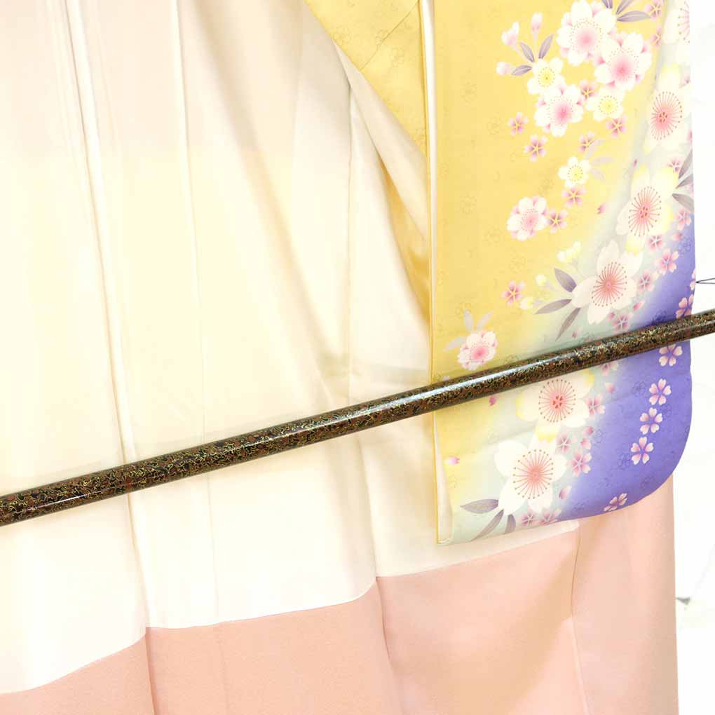 振袖 リサイクル着物 身丈153cm 裄66cm 前幅23cm 後幅30cm 袖丈94cm 袖幅33cm レディース 袷 桜 裄長 裄M-Lサイズ 秋冬春用 正絹（シルク）イエロー 美品 リメイク リユース【ランクA】