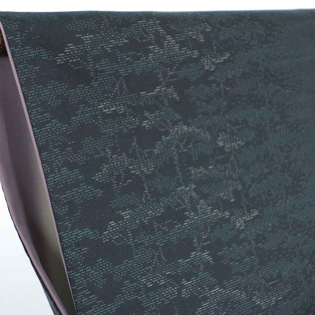 紬 リサイクル着物 身丈157cm 裄62cm 前幅22.5cm 後幅28cm 袖丈45cm 袖幅32cm レディース 袷 連続模様 裄Sサイズ 秋冬春用 正絹(シルク)ブラック 美品 大島紬 リメイク リユース【ランクA】