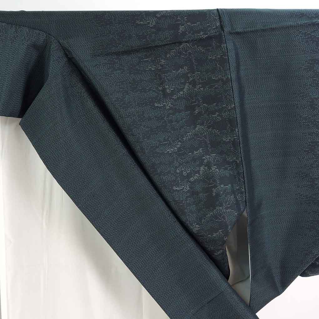 紬 リサイクル着物 身丈157cm 裄62cm 前幅22.5cm 後幅28cm 袖丈45cm 袖幅32cm レディース 袷 連続模様 裄Sサイズ 秋冬春用 正絹(シルク)ブラック 美品 大島紬 リメイク リユース【ランクA】