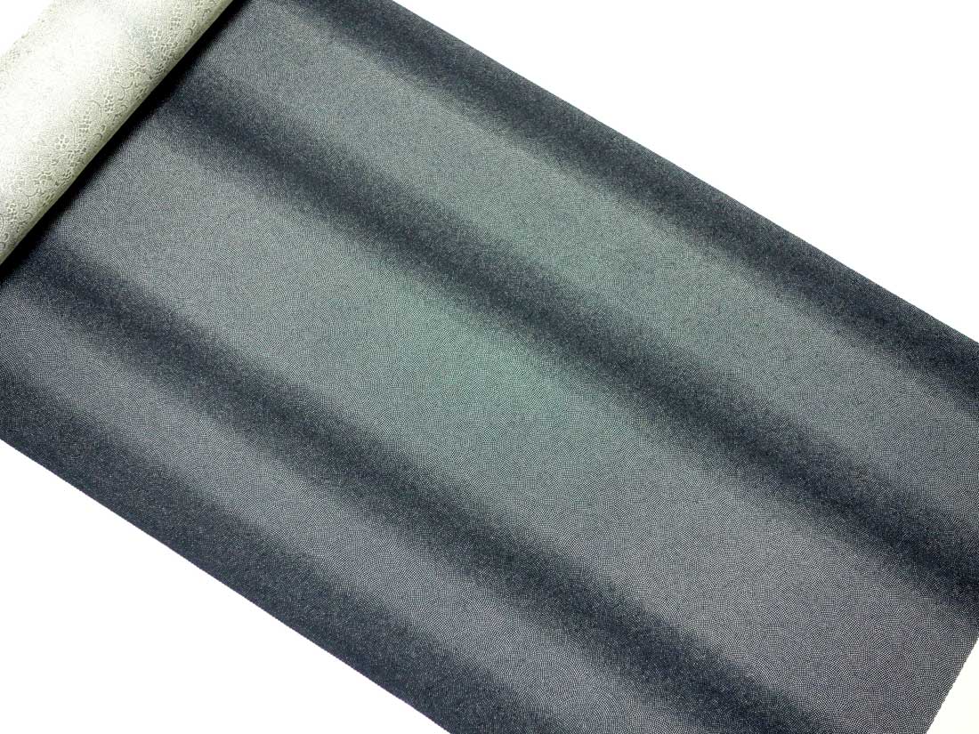 【日本の絹マーク入り】無形文化財五嶋敏太郎監修復刻・正絹黒地縦縞ぼかし鮫小紋/厚手のぽってりとした上質な生地でコートや羽織にもお仕立て頂けます【新品】