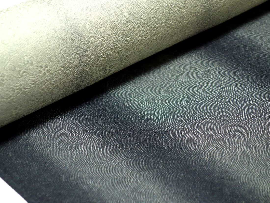 【日本の絹マーク入り】無形文化財五嶋敏太郎監修復刻・正絹黒地縦縞ぼかし鮫小紋/厚手のぽってりとした上質な生地でコートや羽織にもお仕立て頂けます【新品】