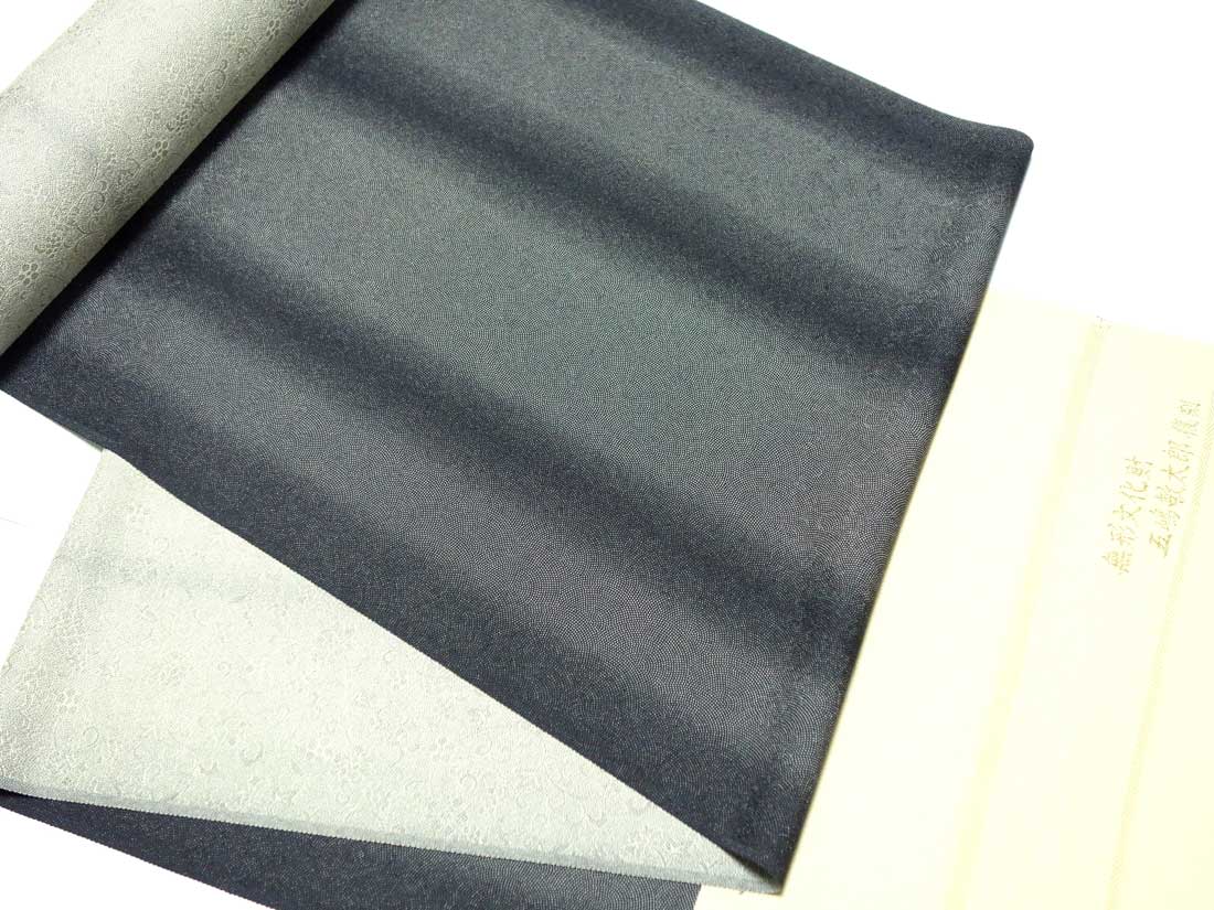 【日本の絹マーク入り】無形文化財五嶋敏太郎監修復刻・正絹黒地縦縞ぼかし鮫小紋/厚手のぽってりとした上質な生地でコートや羽織にもお仕立て頂けます【新品】