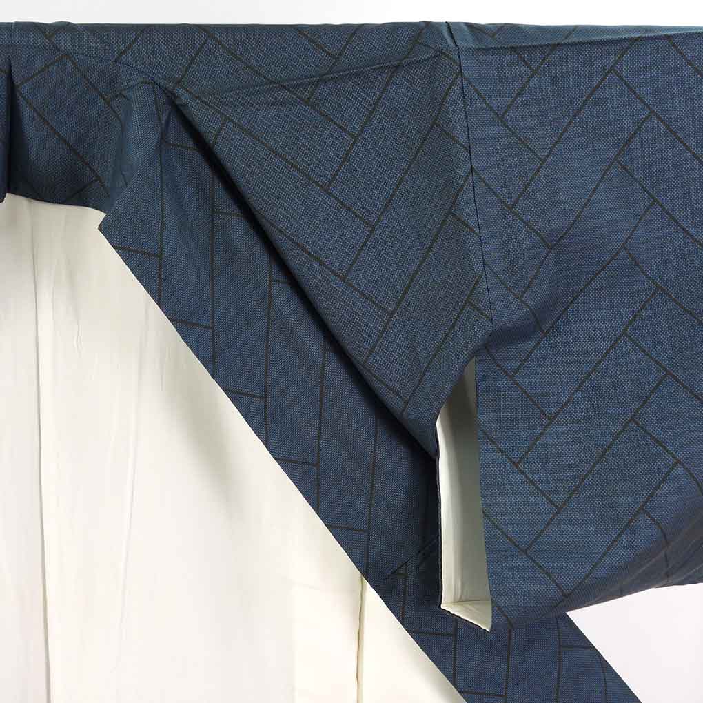 紬 リサイクル着物 身丈156cm 裄65cm 前幅24.5cm 後幅28.5cm 袖丈49cm 袖幅34cm レディース 袷 網代 裄Mサイズ 秋冬春用 正絹(シルク)ネイビー 美品 大島紬 リメイク リユース【ランクA】