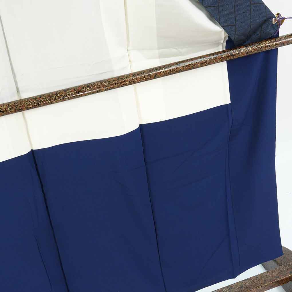 紬 リサイクル着物 身丈156cm 裄65cm 前幅24.5cm 後幅28.5cm 袖丈49cm 袖幅34cm レディース 袷 網代 裄Mサイズ 秋冬春用 正絹(シルク)ネイビー 美品 大島紬 リメイク リユース【ランクA】