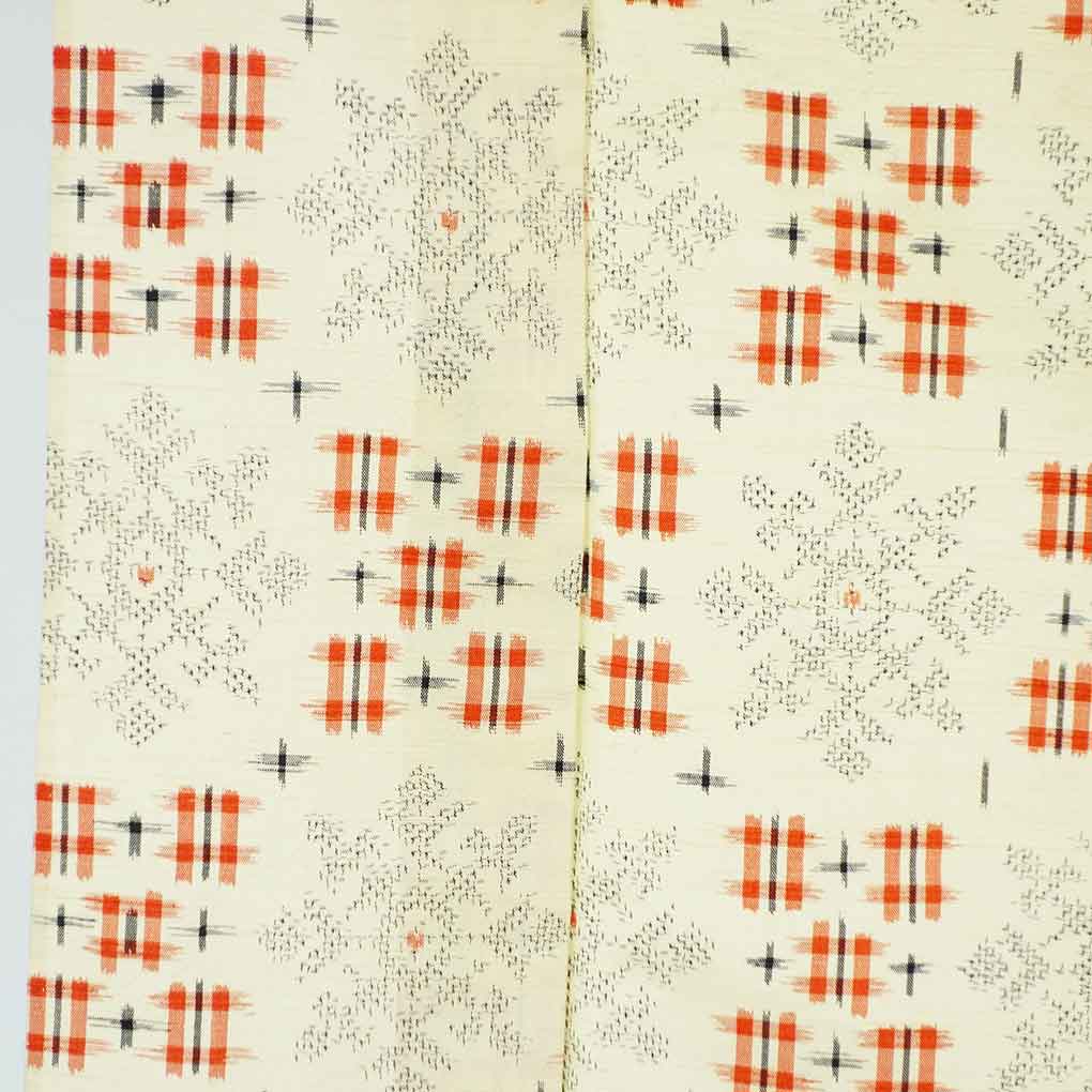 紬 リサイクル着物 身丈160cm 裄64cm 前幅24cm 後幅29cm 袖丈53cm 袖幅32cm レディース 単衣 絣模様 裄Mサイズ 初夏・初秋用 正絹（シルク）イエロー 美品 リメイク リユース【ランクA】