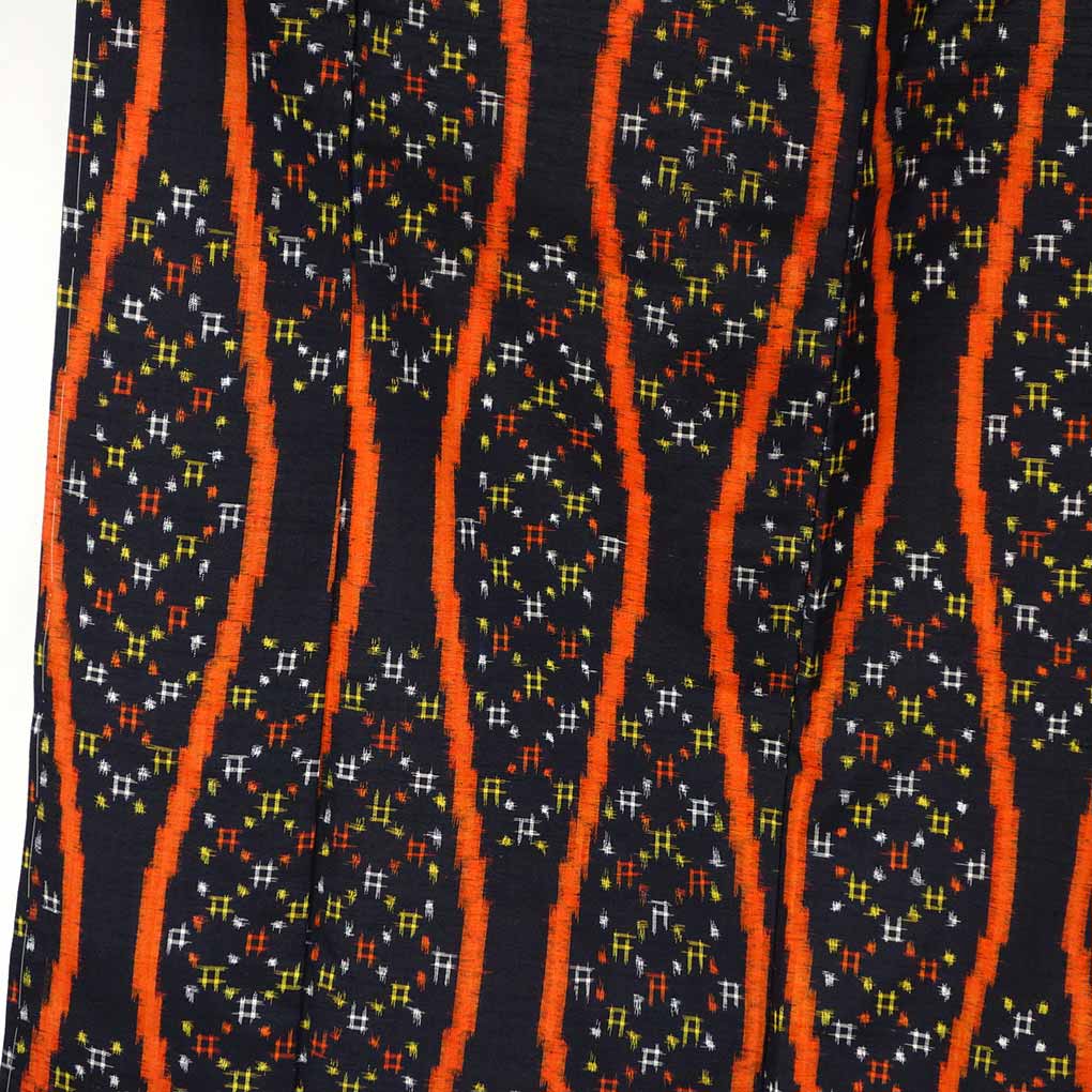 紬 リサイクル着物 身丈161cm 裄64cm 前幅23cm 後幅30cm 袖丈57cm 袖幅33cm レディース 袷 立涌 裄Mサイズ 秋冬春用 正絹（シルク）ネイビー 未使用品 リメイク リユース【ランクS】