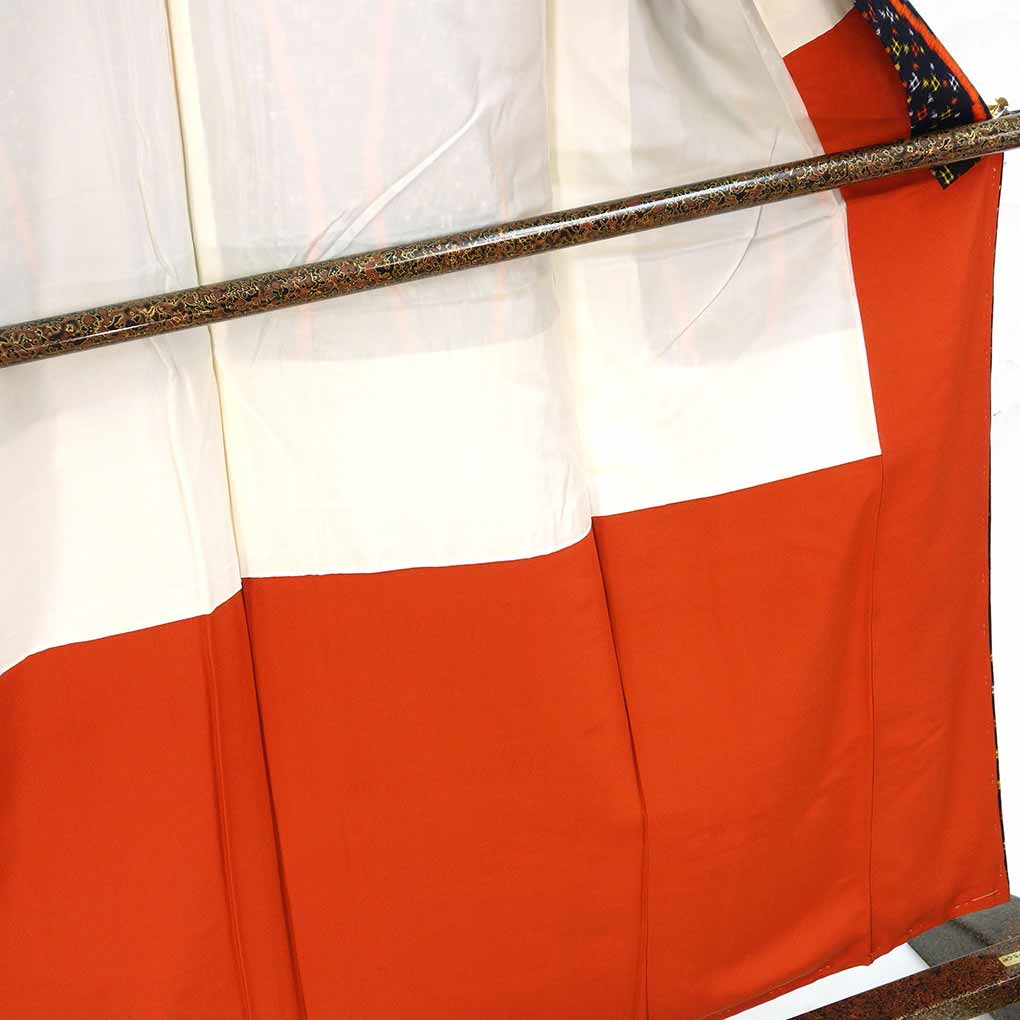 紬 リサイクル着物 身丈161cm 裄64cm 前幅23cm 後幅30cm 袖丈57cm 袖幅33cm レディース 袷 立涌 裄Mサイズ 秋冬春用 正絹（シルク）ネイビー 未使用品 リメイク リユース【ランクS】