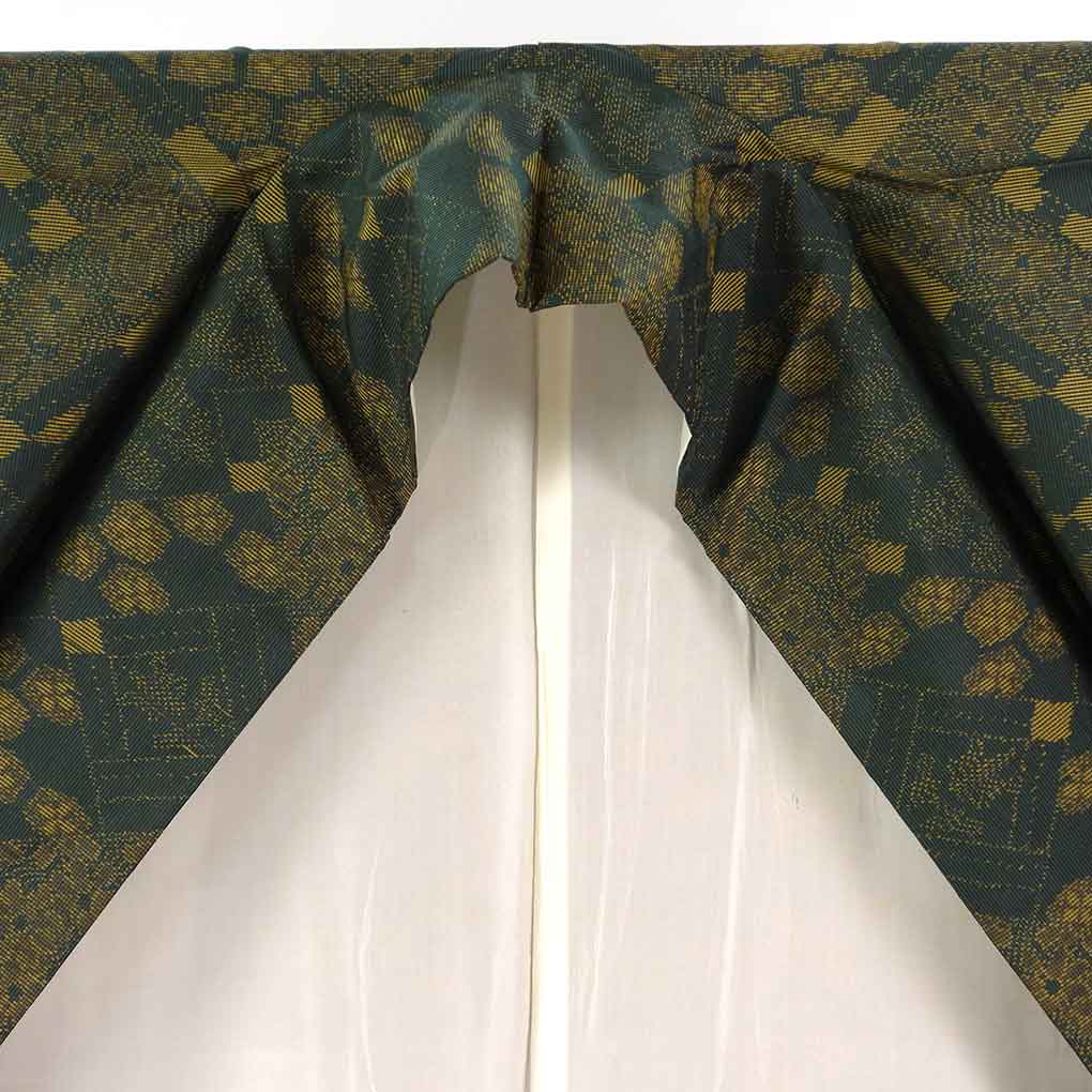 紬 リサイクル着物 身丈159cm 裄62cm 前幅24cm 後幅29cm 袖丈46cm 袖幅32cm レディース 袷 抽象柄 裄Sサイズ 秋冬春用 正絹（シルク）ブラック 美品 大島紬 リメイク リユース【ランクA】