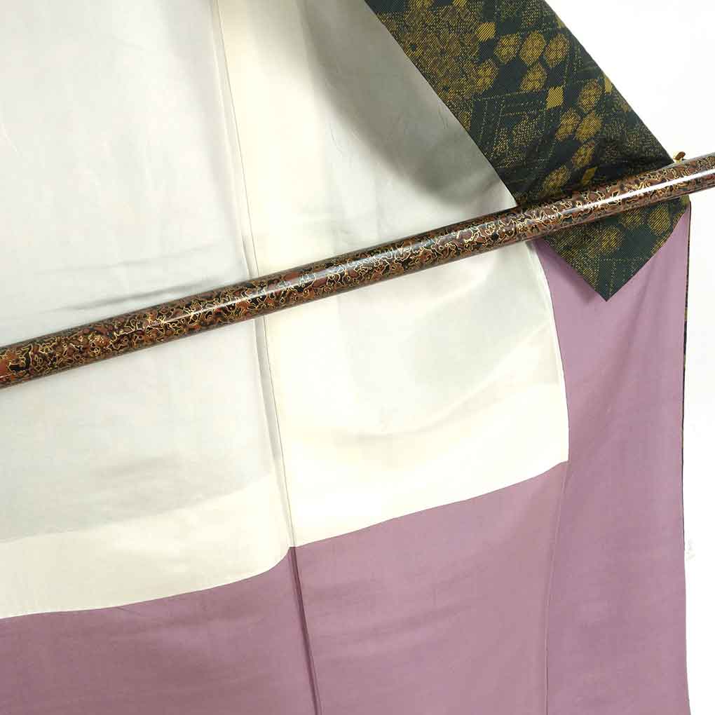 紬 リサイクル着物 身丈159cm 裄62cm 前幅24cm 後幅29cm 袖丈46cm 袖幅32cm レディース 袷 抽象柄 裄Sサイズ 秋冬春用 正絹（シルク）ブラック 美品 大島紬 リメイク リユース【ランクA】