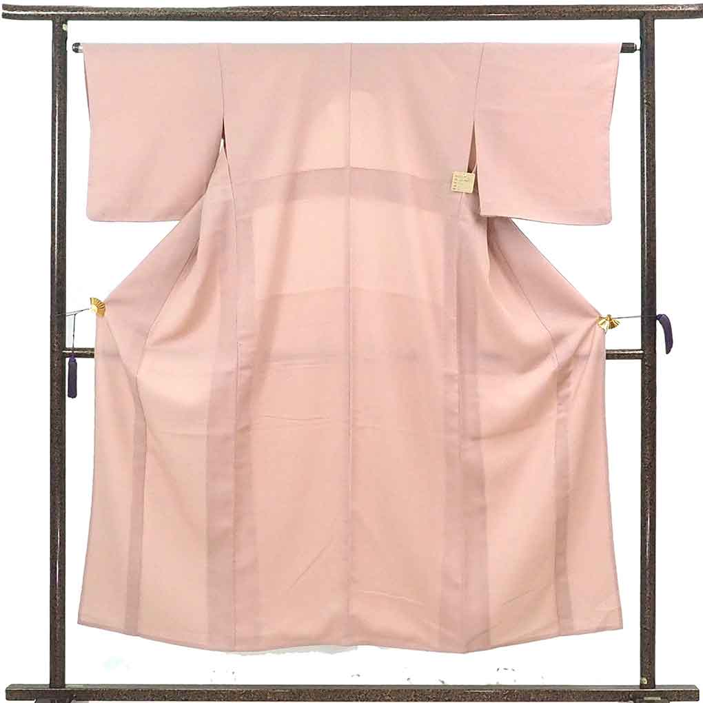 色無地 リサイクル着物 身丈149cm 裄65cm 前幅24cm 後幅29.5cm 袖丈44cm 袖幅32.5cm レディース 単衣 無地 裄Mサイズ 初夏・初秋用 正絹（シルク）ピンク やや難 リメイク リユース【ランクB】