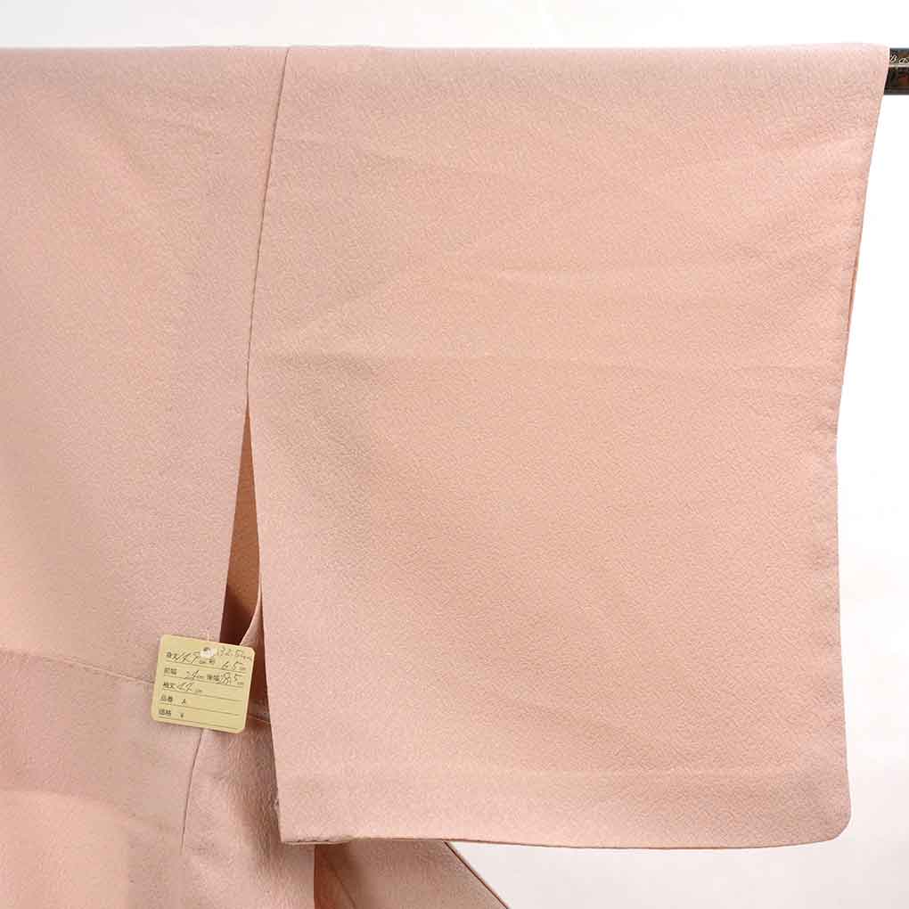 色無地 リサイクル着物 身丈149cm 裄65cm 前幅24cm 後幅29.5cm 袖丈44cm 袖幅32.5cm レディース 単衣 無地 裄Mサイズ 初夏・初秋用 正絹（シルク）ピンク やや難 リメイク リユース【ランクB】