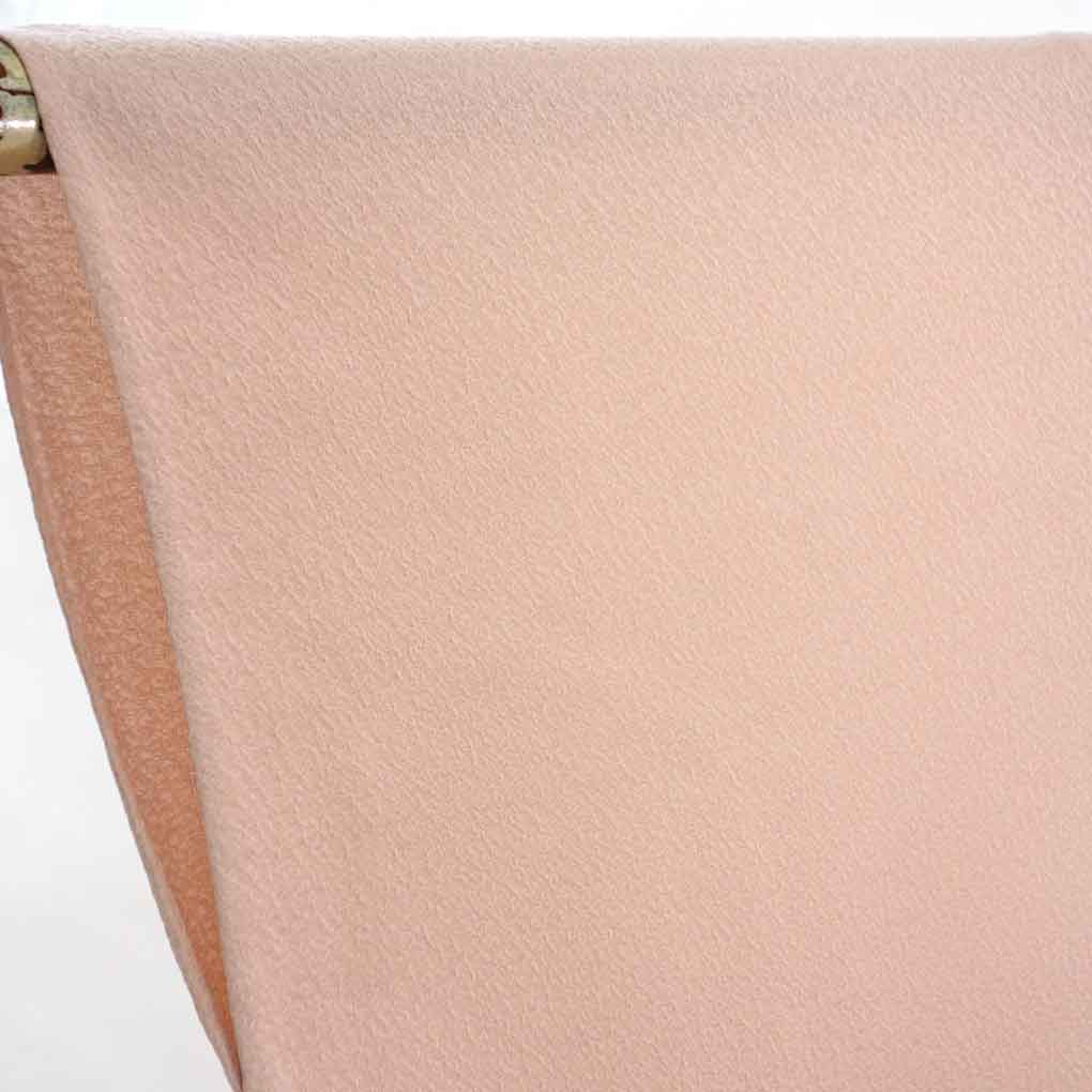 色無地 リサイクル着物 身丈149cm 裄65cm 前幅24cm 後幅29.5cm 袖丈44cm 袖幅32.5cm レディース 単衣 無地 裄Mサイズ 初夏・初秋用 正絹（シルク）ピンク やや難 リメイク リユース【ランクB】