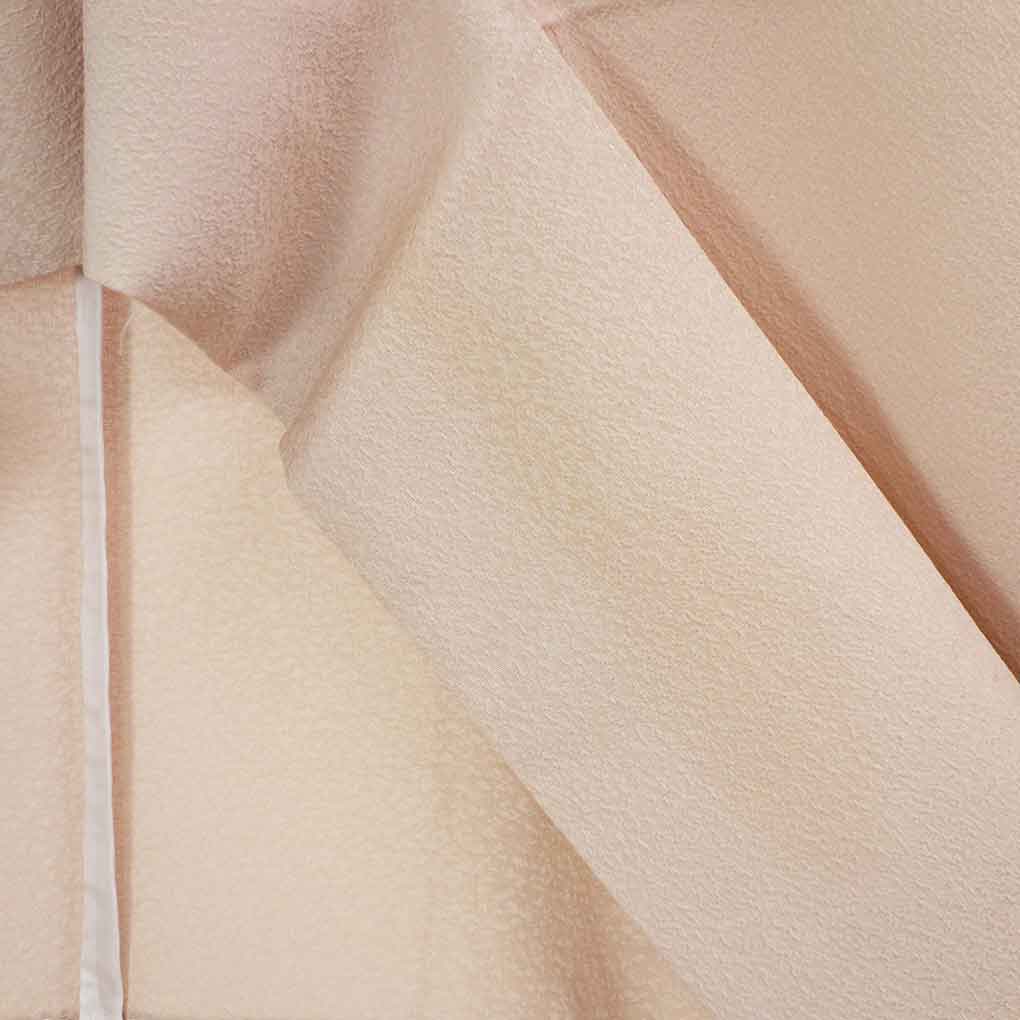 色無地 リサイクル着物 身丈149cm 裄65cm 前幅24cm 後幅29.5cm 袖丈44cm 袖幅32.5cm レディース 単衣 無地 裄Mサイズ 初夏・初秋用 正絹（シルク）ピンク やや難 リメイク リユース【ランクB】