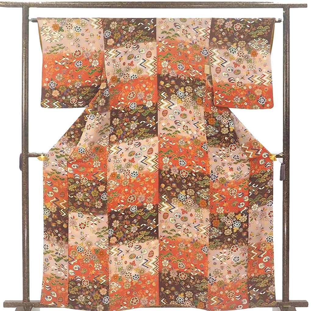 小紋 リサイクル着物 身丈163cm 裄64cm 前幅22.5cm 後幅28cm 袖丈50cm 袖幅34cm レディース 袷 宝尽くし 裄Mサイズ 秋冬春用 正絹（シルク）ブラウン 美品 リメイク リユース【ランクA】