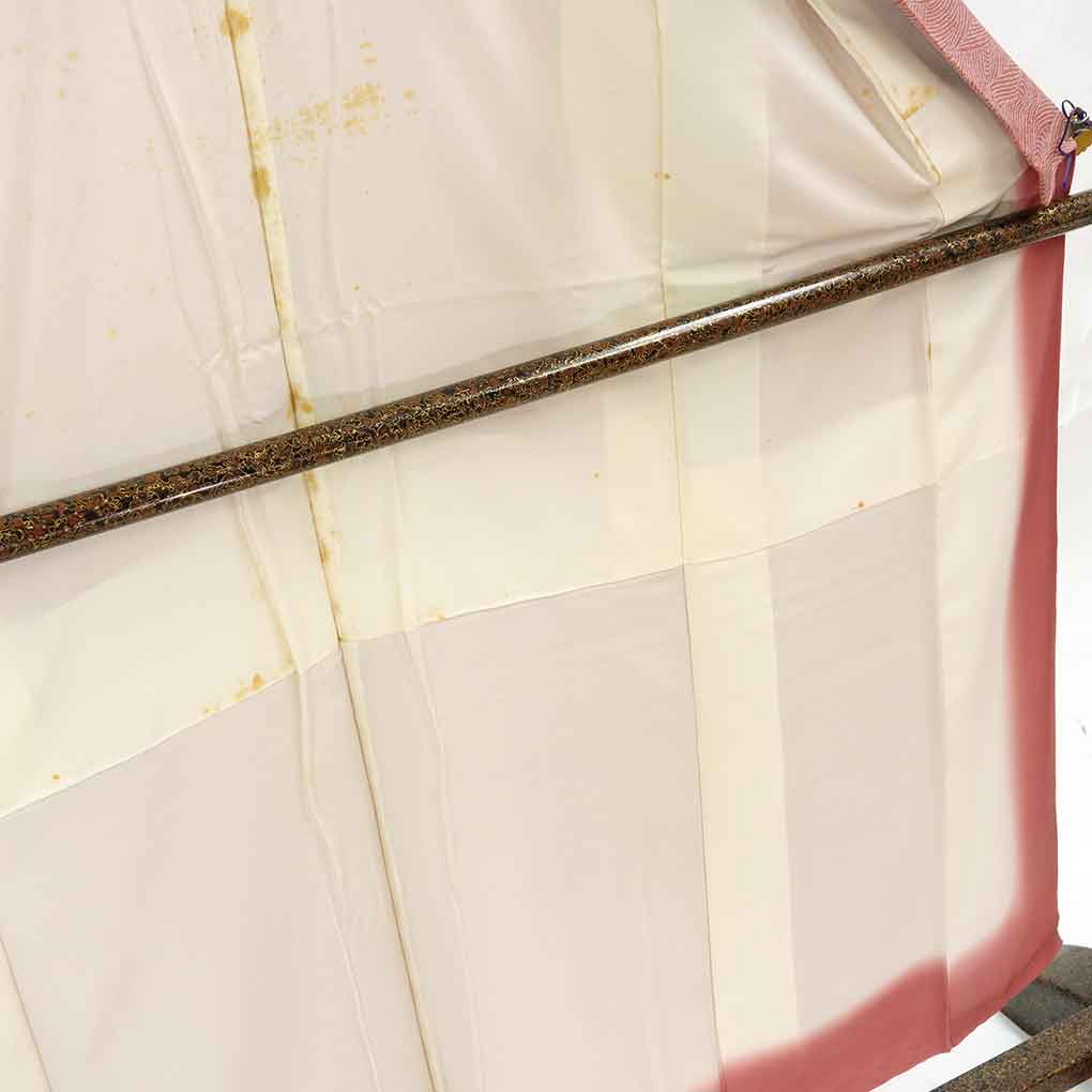 小紋 リサイクル着物 身丈153cm 裄60cm 前幅22.5cm 後幅28.5cm 袖丈49cm 袖幅31cm レディース 袷 波頭 裄SS-Sサイズ 秋冬春用 正絹（シルク）ピンク やや難 リメイク リユース【ランクB】