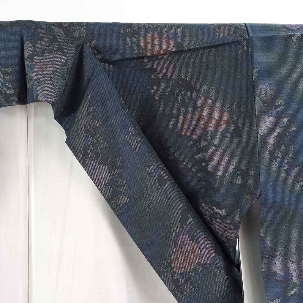 紬 リサイクル着物 身丈160cm 裄65cm 前幅28cm 後幅32.5cm 袖丈49cm 袖幅32cm レディース 袷 花柄 裄Mサイズ 秋冬春用 正絹（シルク）ネイビー 美品 リメイク リユース【ランクA】