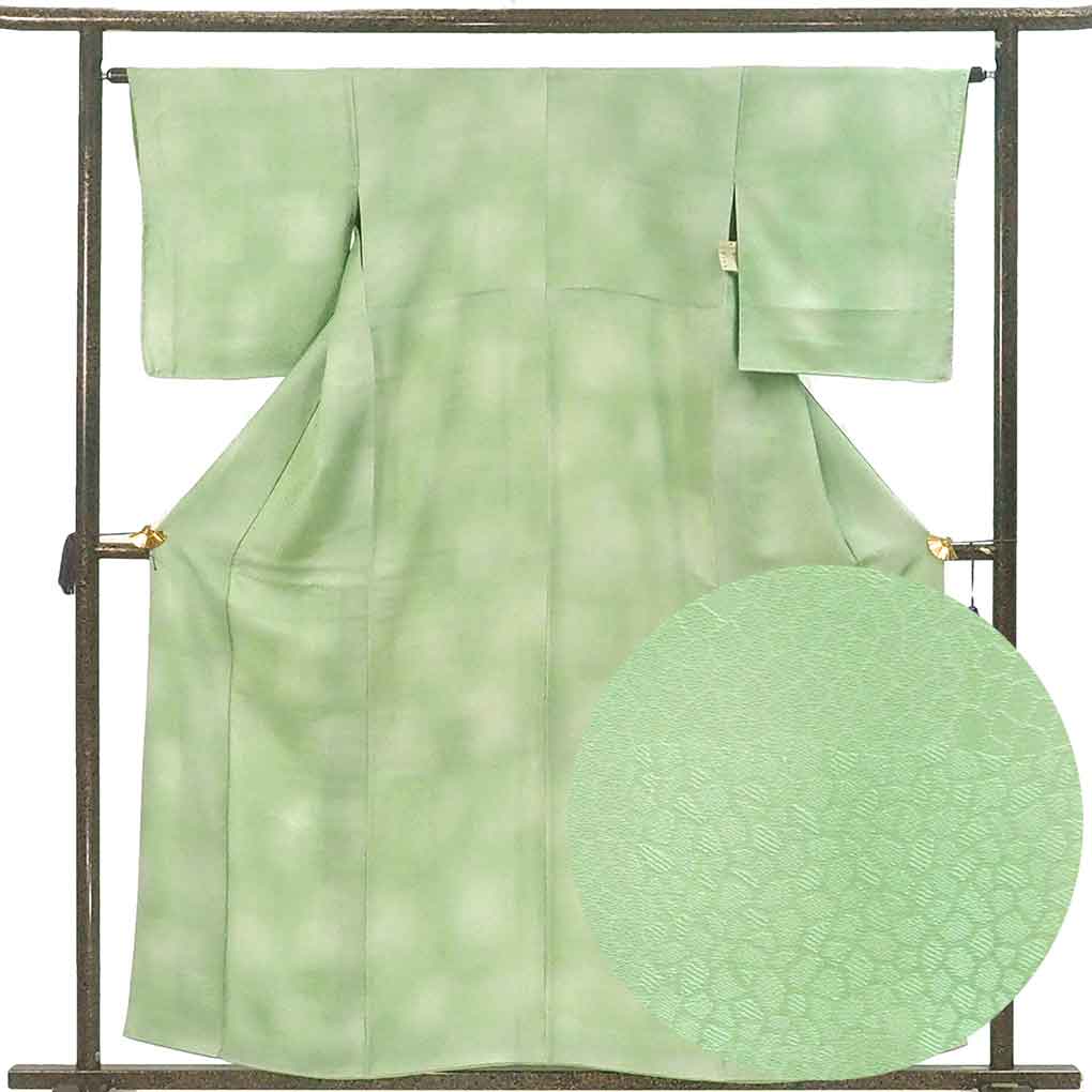 色無地 リサイクル着物 身丈159cm 裄64cm 前幅22.5cm 後幅28.5cm 袖丈49cm 袖幅34cm レディース 袷 無地 裄Mサイズ 秋冬春用 正絹(シルク)グリーン やや難 リメイク リユース【ランクB】