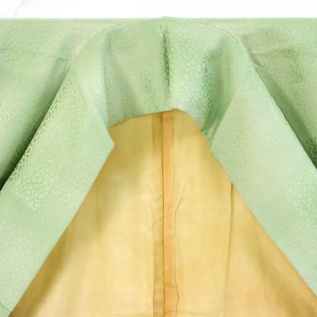 色無地 リサイクル着物 身丈159cm 裄64cm 前幅22.5cm 後幅28.5cm 袖丈49cm 袖幅34cm レディース 袷 無地 裄Mサイズ 秋冬春用 正絹(シルク)グリーン やや難 リメイク リユース【ランクB】