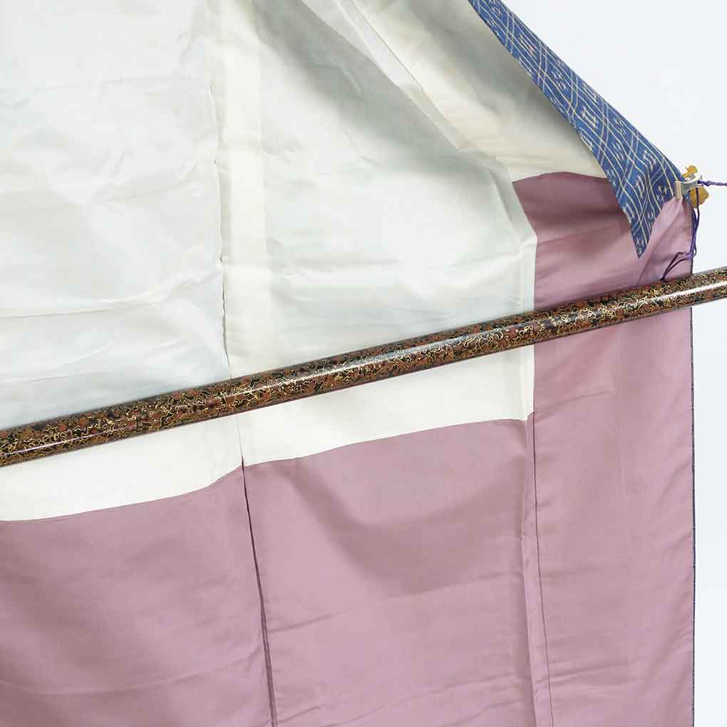 紬 リサイクル着物 身丈150cm 裄64cm 前幅26cm 後幅31.5cm 袖丈45cm 袖幅32cm レディース 袷 絣模様 裄Mサイズ 秋冬春用 正絹（シルク）ネイビー 美品 リメイク リユース【ランクA】