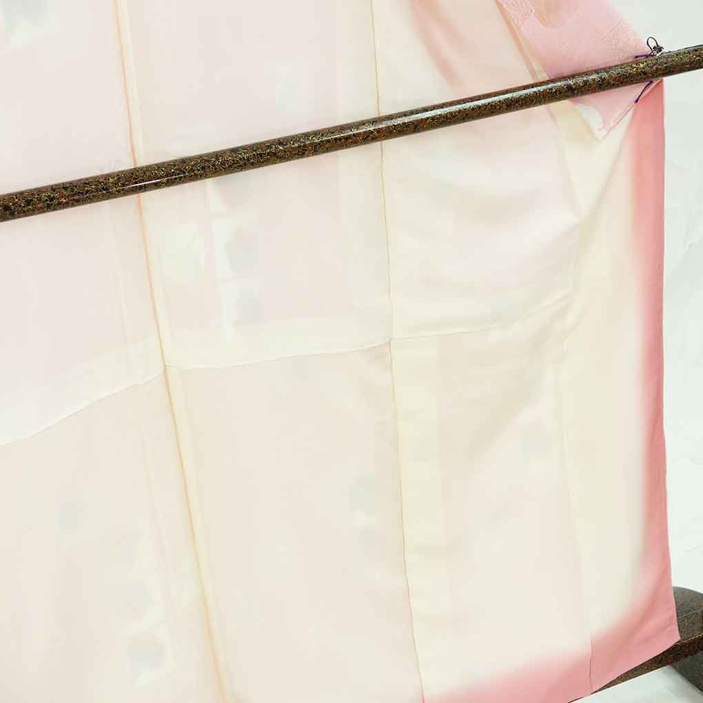 小紋 リサイクル着物 身丈162cm 裄69cm 前幅24cm 後幅29cm 袖丈49cm 袖幅34cm レディース 袷 蝶柄 裄長 裄L-LLサイズ 秋冬春用 正絹(シルク)ピンク 未使用品 リメイク リユース【ランクS】