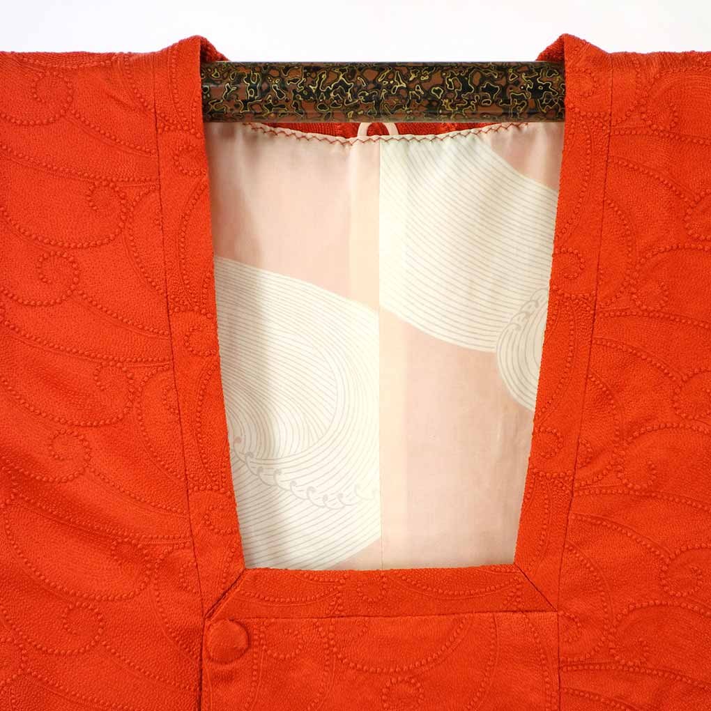 コート リサイクル着物 コート丈89cm 裄68cm 袖丈50cm 袖幅34.5cm レディース 袷 連続模様 裄長 裄Lサイズ 秋冬春用 正絹（シルク）オレンジ 美品 リメイク リユース【ランクA】