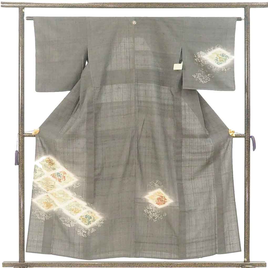 訪問着 リサイクル着物 身丈157cm 裄63cm 前幅25.5cm 後幅30.5cm 袖丈49cm 袖幅33cm レディース 単衣 松皮菱 裄Mサイズ 初夏・初秋用 正絹（シルク）グレー やや難 リメイク リユース【ランクB】