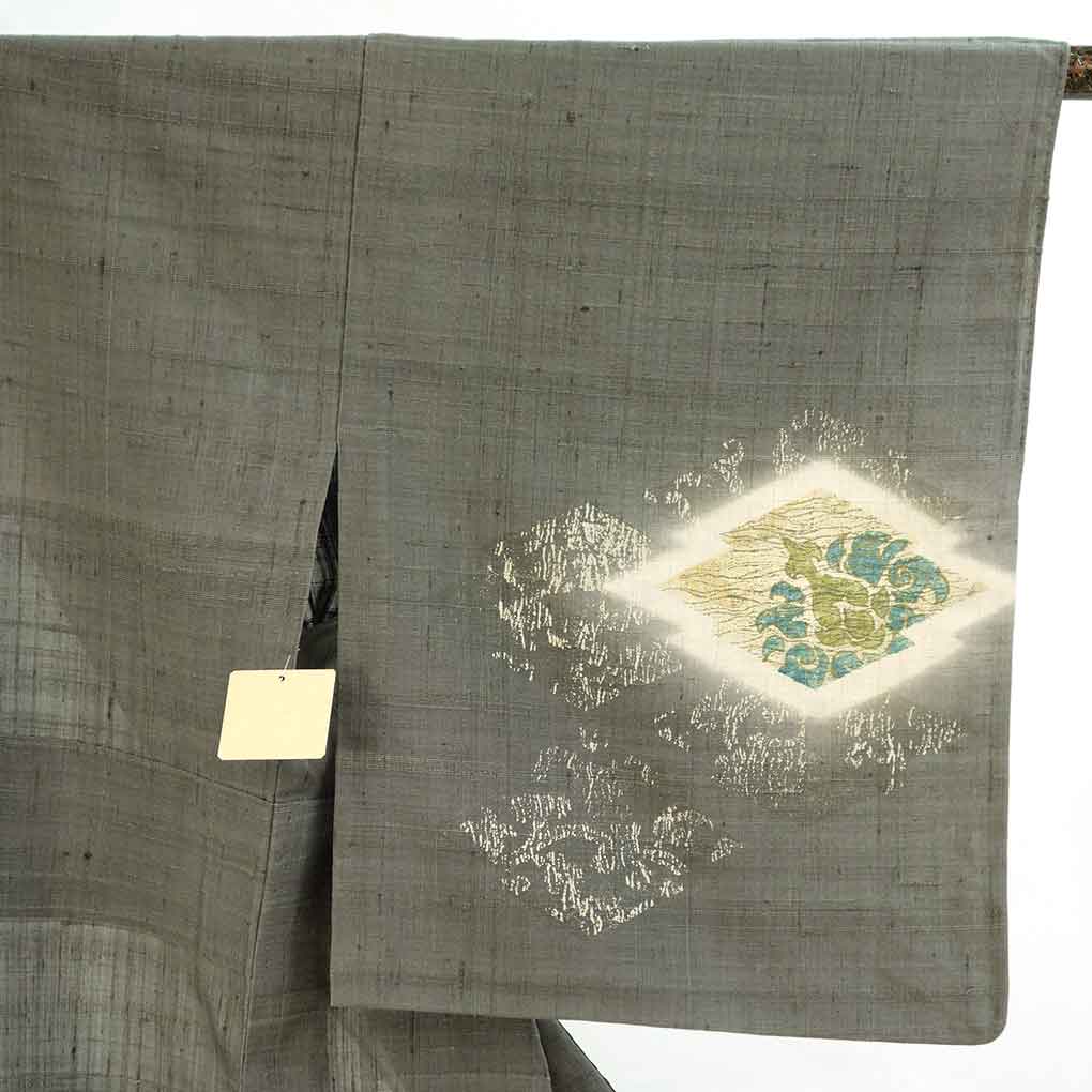 訪問着 リサイクル着物 身丈157cm 裄63cm 前幅25.5cm 後幅30.5cm 袖丈49cm 袖幅33cm レディース 単衣 松皮菱 裄Mサイズ 初夏・初秋用 正絹（シルク）グレー やや難 リメイク リユース【ランクB】