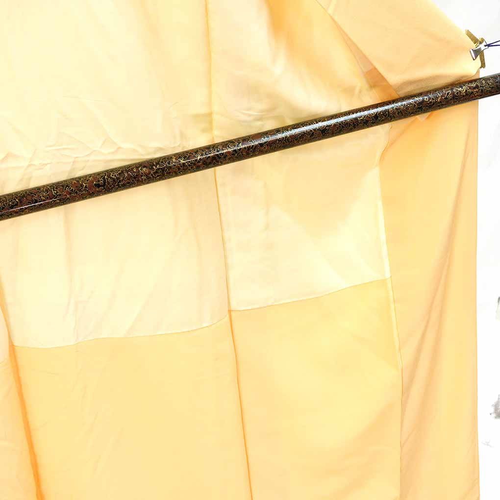 色無地 リサイクル着物 身丈158cm 裄67cm 前幅23cm 後幅30.5cm 袖丈50cm 袖幅34cm レディース 袷 鳳凰 裄長 裄Lサイズ 秋冬春用 正絹（シルク）オレンジ やや難 リメイク リユース【ランクB】