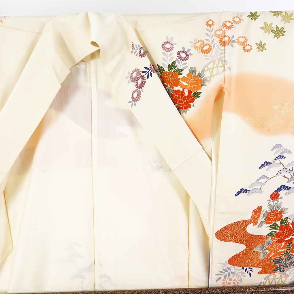 振袖 リサイクル着物 身丈165cm 裄66cm 前幅23cm 後幅28.5cm 袖丈112cm 袖幅34cm レディース 袷 花柄 裄長 裄M-Lサイズ 秋冬春用 正絹(シルク)ホワイト トールサイズ やや難 リメイク リユース【ランクB】