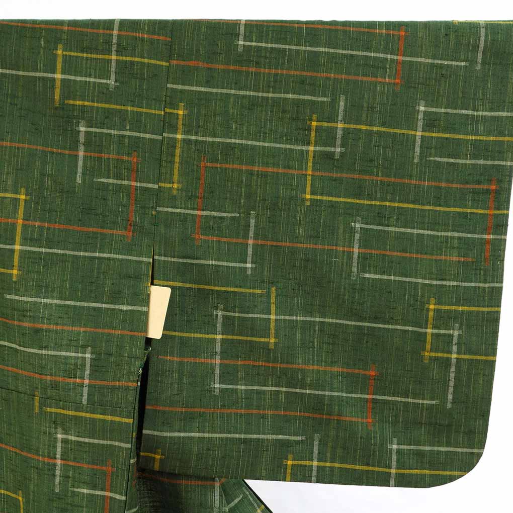 紬 リサイクル着物 身丈156cm 裄63cm 前幅23cm 後幅30.5cm 袖丈45cm 袖幅32cm レディース 単衣 連続模様 裄Mサイズ 初夏・初秋用 正絹（シルク）グリーン 美品 リメイク リユース【ランクA】
