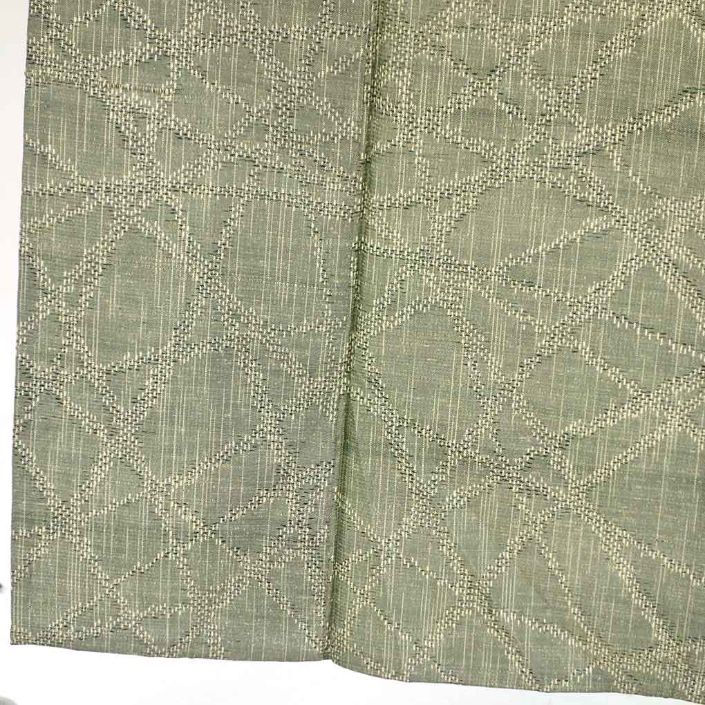 紬 リサイクル着物 身丈157cm 裄64cm 前幅23cm 後幅29.5cm 袖丈46cm 袖幅33cm レディース 単衣 連続模様 裄Mサイズ 初夏・初秋用 正絹（シルク）グリーン やや難 リメイク リユース【ランクB】