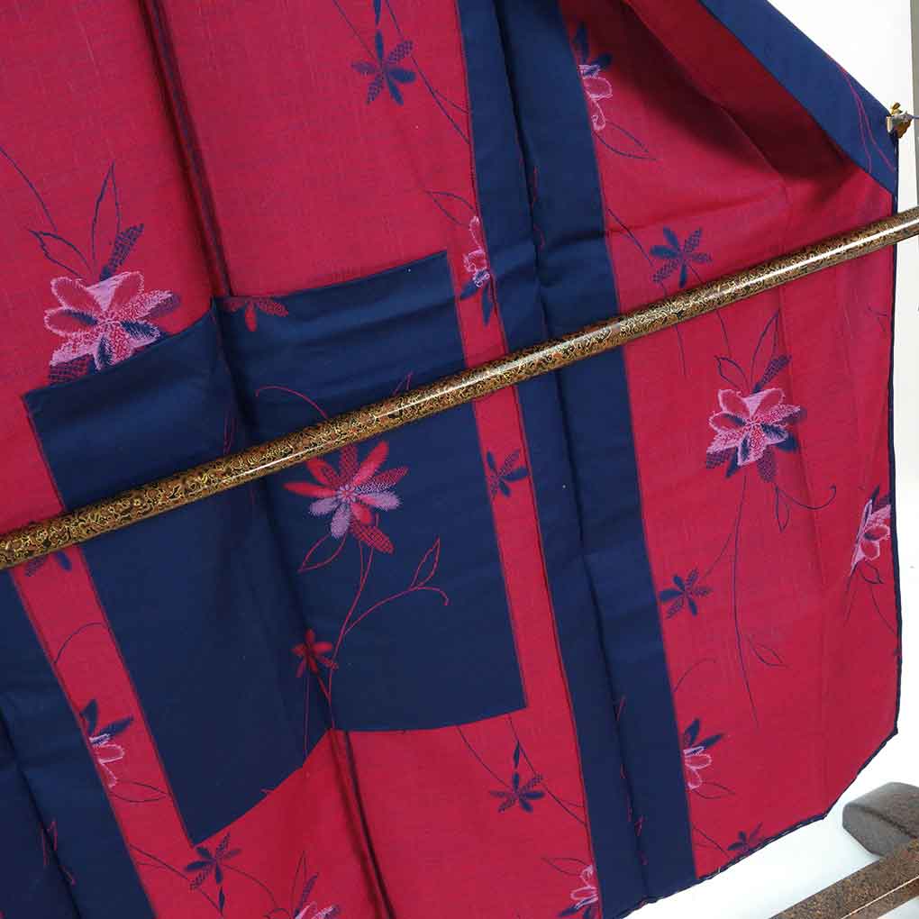 ウール着物 リサイクル着物 身丈152cm 裄62cm 前幅23.5cm 後幅29.5cm 袖丈45cm 袖幅32cm レディース 単衣 花柄 裄Sサイズ 秋冬春用 ウール ネイビー やや難 リメイク リユース【ランクB】